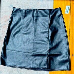 Black faux mini skirt with front slit NWT